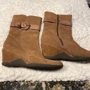 womens Etienneaigner suede zippered boots size 6.  EUC